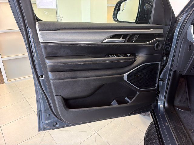 Used 2025 Jeep Wagoneer Series II w/ Premium Group I AWD/4WD image 13