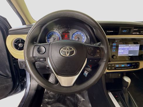 Used 2018 Toyota Corolla LE FWD image 13