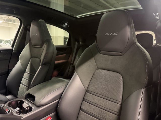 Certified 2026 Porsche Cayenne GTS AWD/4WD image 29