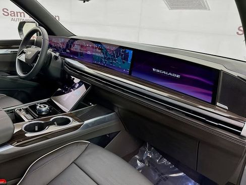 Used 2025 Cadillac Escalade Premium Luxury w/ Touring Package image 32
