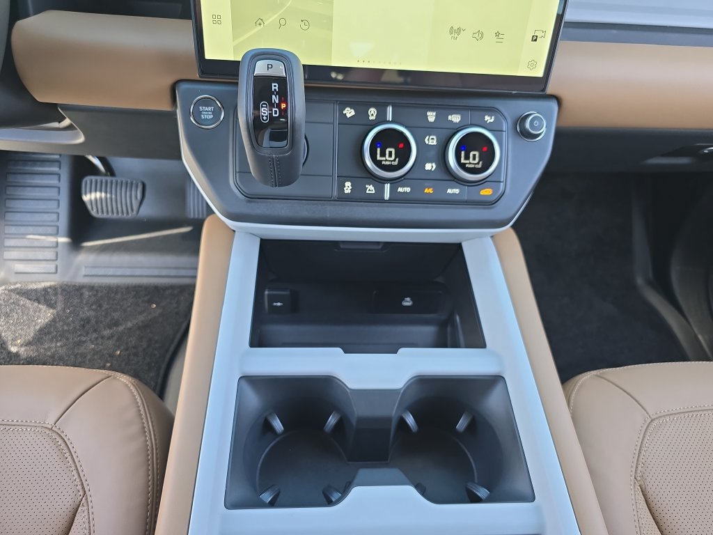New 2026 Land Rover Defender 110 X-Dynamic SE AWD/4WD image 24