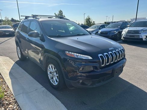 Used 2016 Jeep Cherokee Latitude w/ Safety/Convenience Group FWD image 2