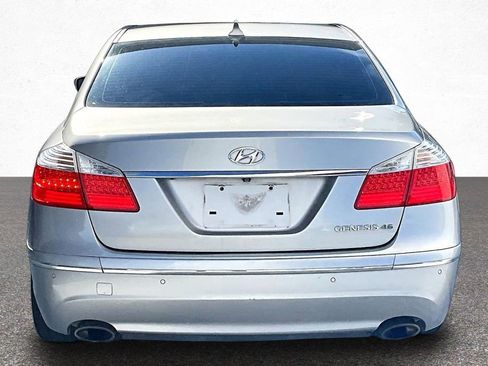 Used 2010 Hyundai Genesis 4.6 w/ Technology Pkg 5 RWD image 6