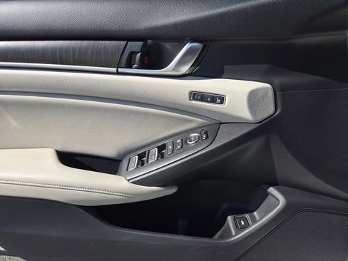 Used 2018 Honda Accord Touring image 15