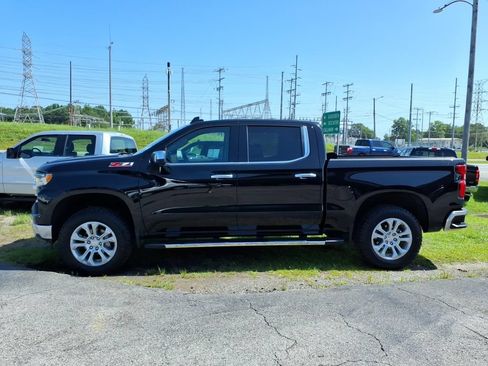 Used 2022 Chevrolet Silverado 1500 LTZ w/ LTZ Convenience Package II AWD/4WD image 4