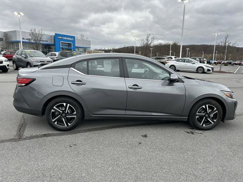 Used 2025 Nissan Sentra SV FWD image 8