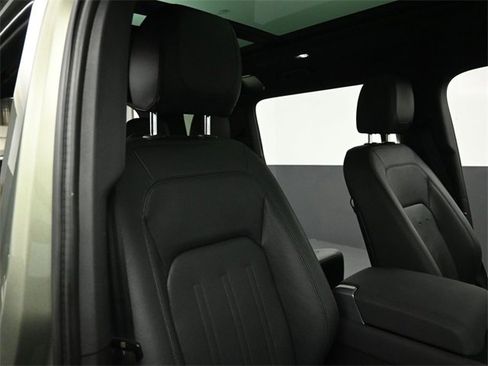Used 2022 Land Rover Defender 110 SE image 31