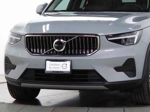 Certified 2025 Volvo XC40 B5 Core image 3
