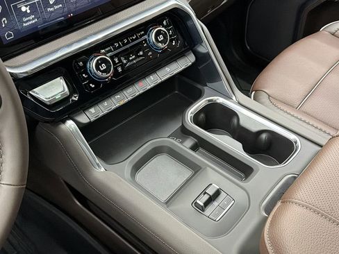 Used 2025 GMC Sierra 3500 Denali w/ Denali Reserve Package image 25