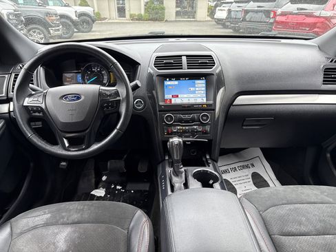Used 2018 Ford Explorer XLT w/ Equipment Group 202A image 11