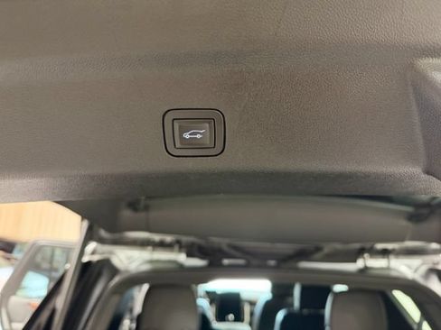 Used 2025 GMC Yukon Denali AWD/4WD image 30
