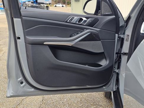 Used 2025 BMW X5 xDrive40i w/ M Sport Package image 15