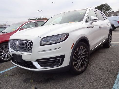 Used 2020 Lincoln Nautilus Reserve image 3