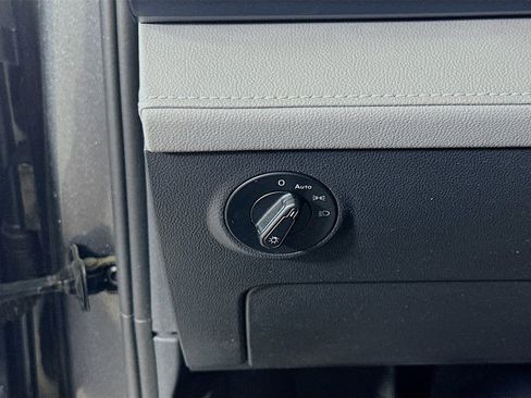 Used 2024 Volkswagen Taos SE image 21