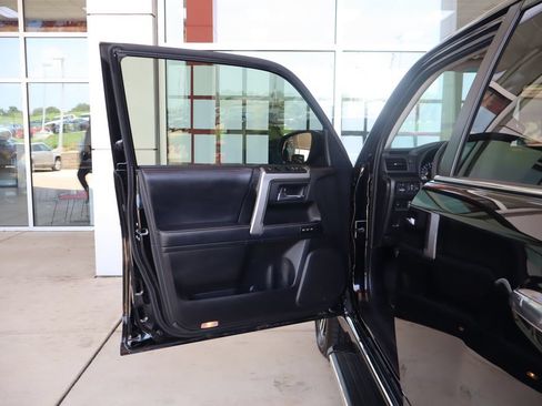 Used 2017 Toyota 4Runner Limited AWD/4WD image 12