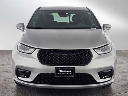 Used 2022 Chrysler Pacifica Touring-L w/ S Appearance Package FWD image 8