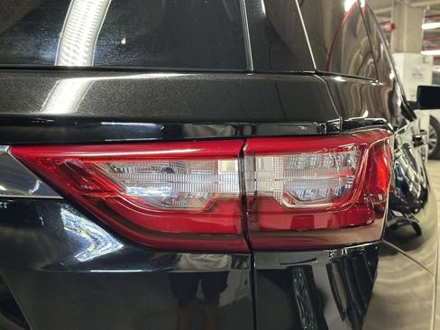 Used 2021 Chevrolet Traverse LT AWD/4WD image 10