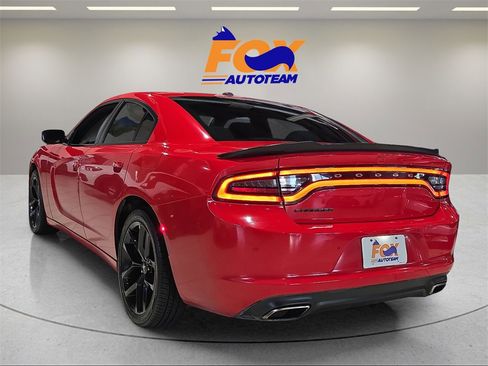 Used 2019 Dodge Charger SXT image 4