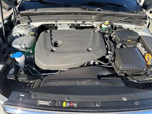 Certified 2025 Volvo XC40 B5 Core image 34