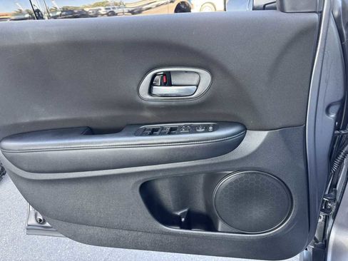 Used 2018 Honda HR-V LX image 5