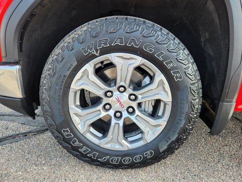 Used 2023 GMC Sierra 1500 SLE w/ Preferred Package image 15