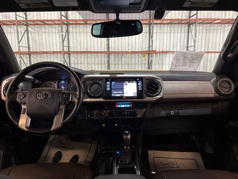 Used 2016 Toyota Tacoma Limited w/ Towing Package image 22