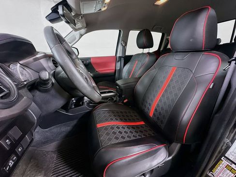 Used 2022 Toyota Tacoma SR5 w/ Technology Package image 15