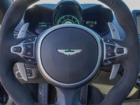 Used 2022 Aston Martin V8 Vantage Coupe image 24