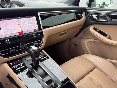 Used 2024 Porsche Macan w/ Premium Plus Package AWD/4WD image 19