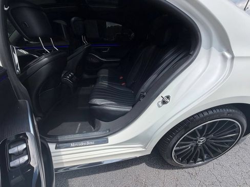 Used 2022 Mercedes-Benz S 500 4MATIC w/ AMG Line Package image 31