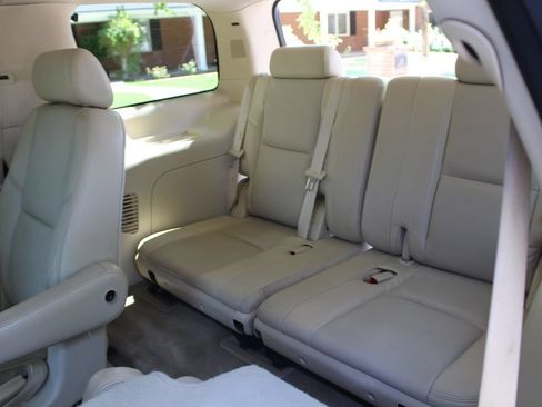 Used 2007 Cadillac Escalade AWD w/ Information Package image 13