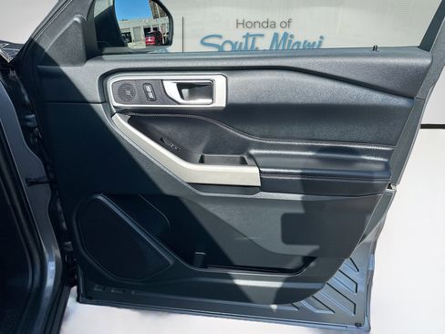 Used 2021 Ford Explorer XLT image 34