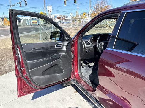 Used 2019 Jeep Grand Cherokee Limited image 10