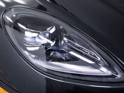 Certified 2025 Porsche Macan image 33