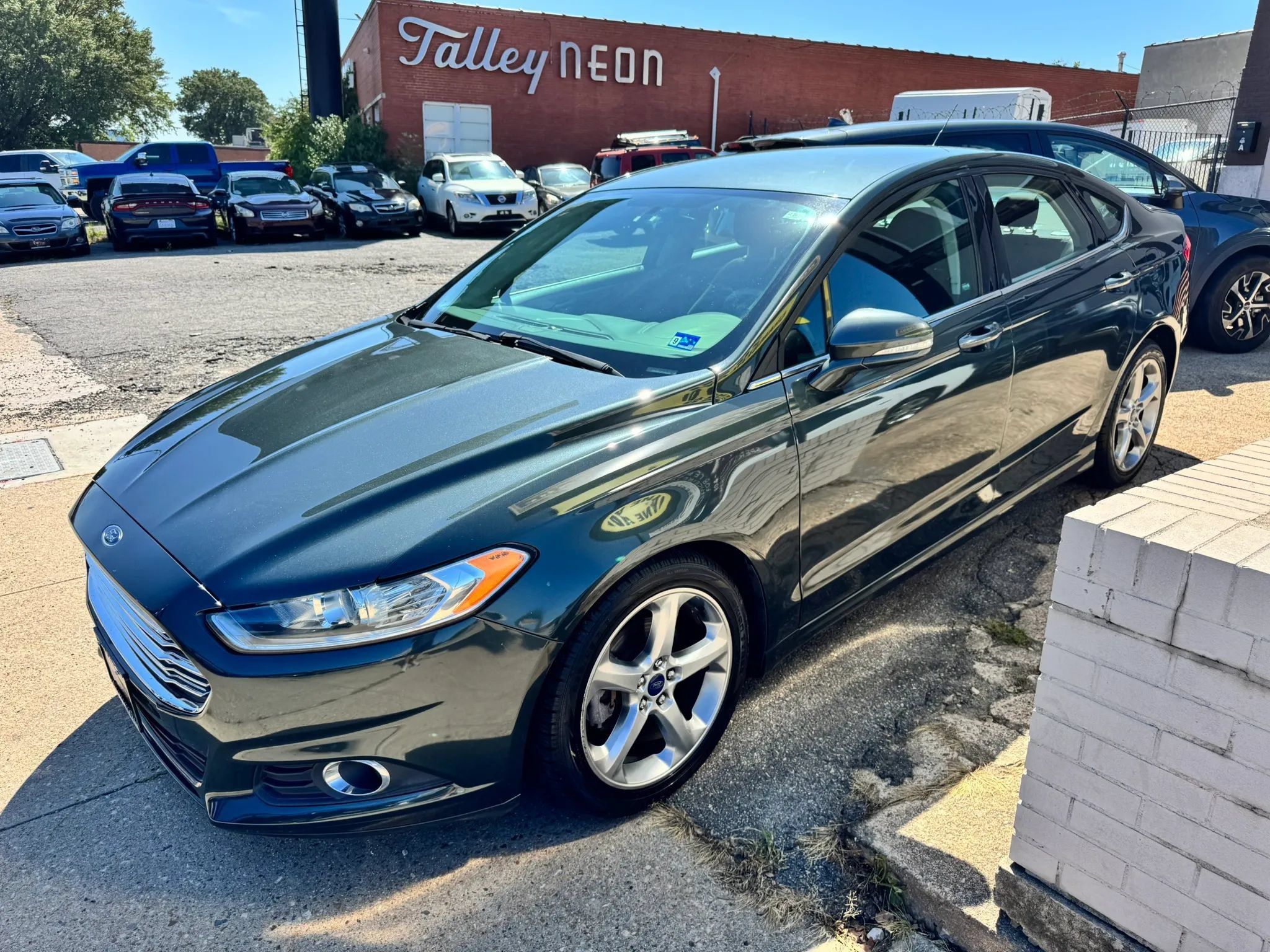 Used 2015 Ford Fusion SE FWD image 7