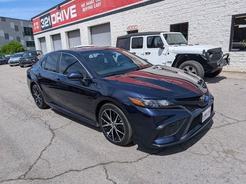 Used 2021 Toyota Camry SE image 1