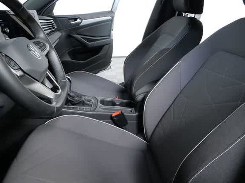 Certified 2025 Volkswagen Jetta Sport image 13