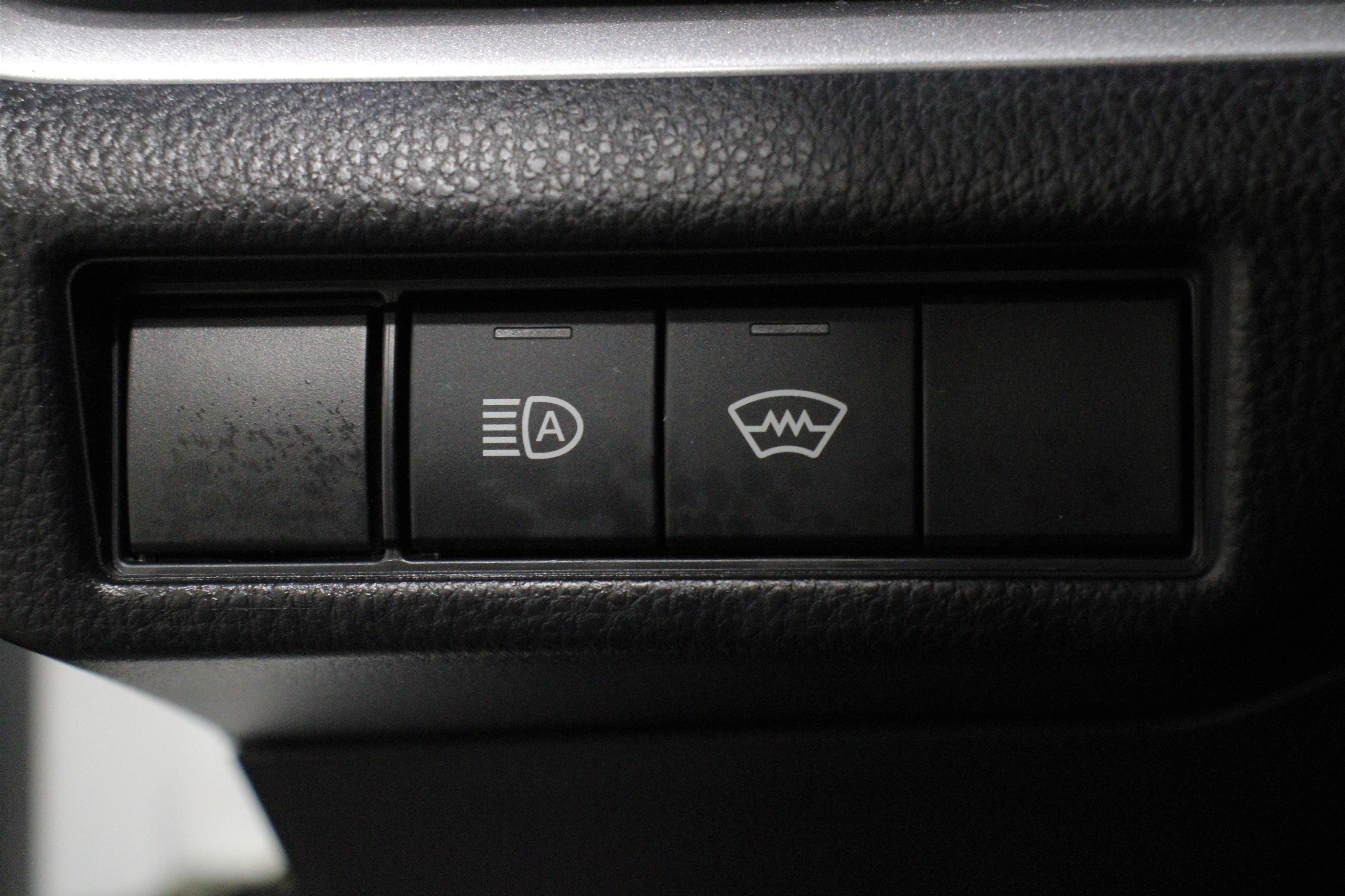 Used 2024 Toyota Prius LE FWD image 11