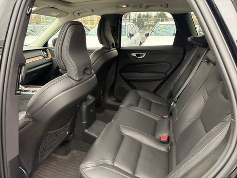 Certified 2024 Volvo XC60 T8 Ultimate w/ Protection Package Premier image 37