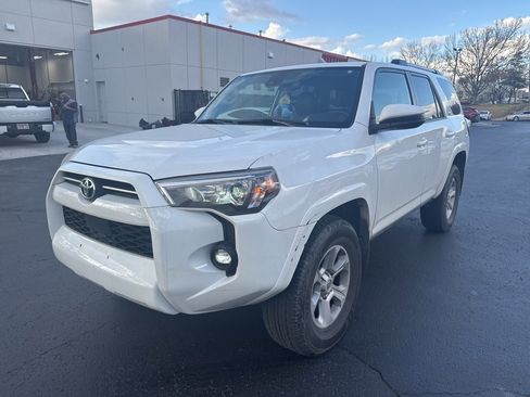 Used 2022 Toyota 4Runner SR5 image 1