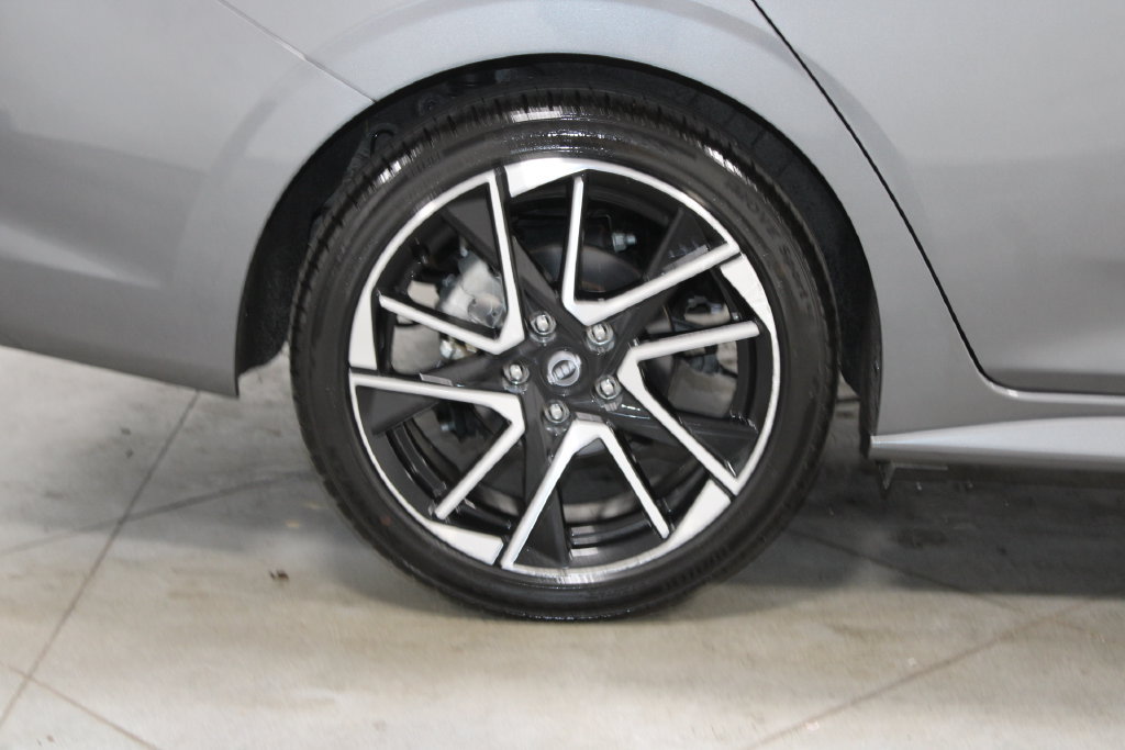 Used 2025 Nissan Sentra SR FWD image 12