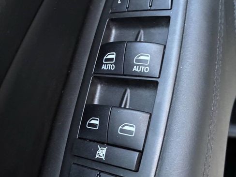 Used 2013 Jeep Grand Cherokee Overland image 26