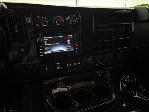 Used 2017 Chevrolet Express 2500 Extended image 19