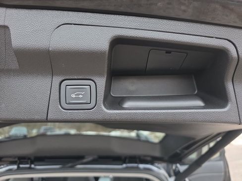 Certified 2023 GMC Acadia SLT w/ Preferred Package image 14