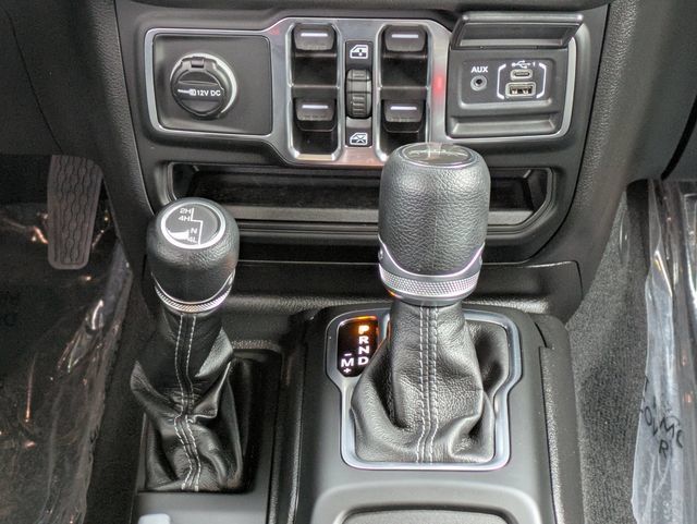 Used 2025 Jeep Gladiator Sport AWD/4WD image 15