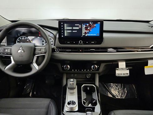 Used 2025 Mitsubishi Outlander SE AWD/4WD image 10