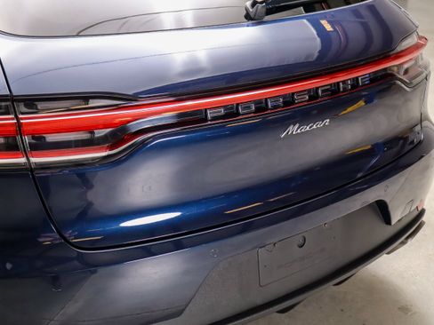 Certified 2020 Porsche Macan AWD/4WD image 18