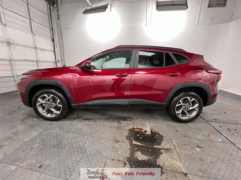 Used 2025 Chevrolet Trax LT image 5