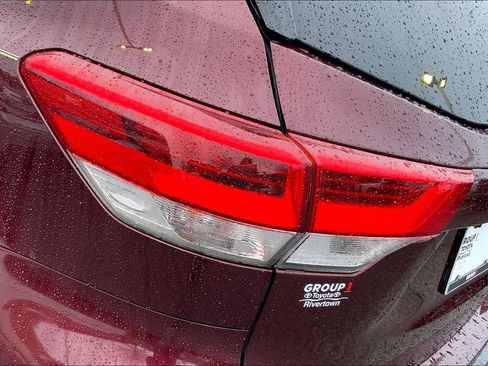 Used 2019 Toyota Highlander XLE image 26