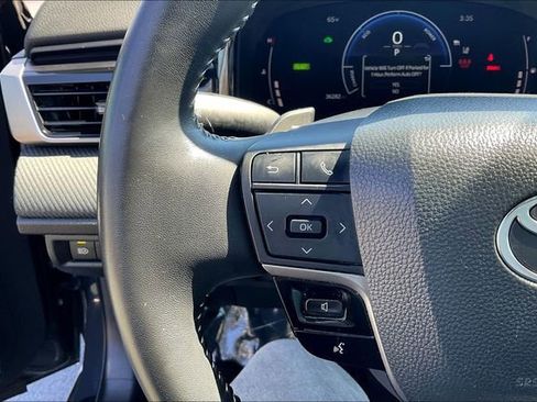 Used 2025 Toyota Camry SE image 18